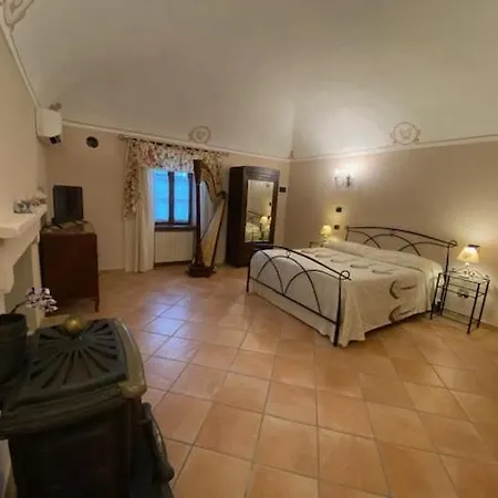 La Volpe Tra Le Vigne Bed & Breakfast 3*